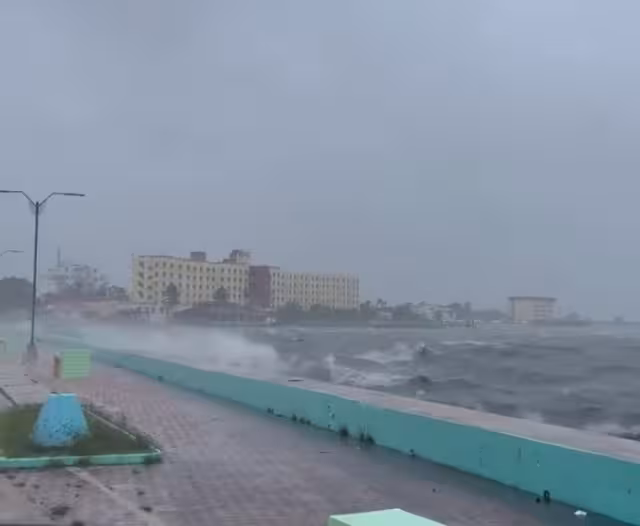 El huracán Lisa tocó tierra en Belice alrededor de las 15:00 horas