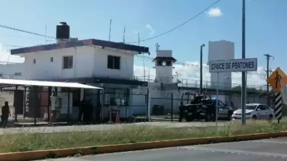 Los familiares de presos en la cárcel de Chetumal, señalan a un grupo denominado 'Los Cabos' de pedirles dinero Los familiares de presos en la cárcel de Chetumal, señalan a un grupo denominado 'Los Cabos' de pedirles dinero