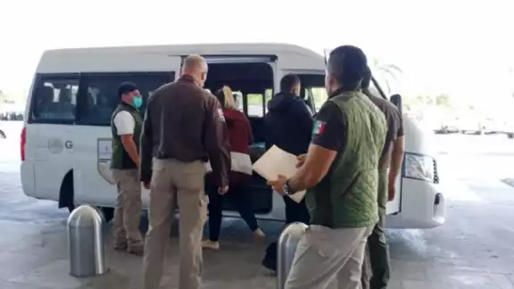 Personal del INM detuvo ayer por la mañana en la terminal a nueve personas de nacionalidad turca Personal del INM detuvo ayer por la mañana en la terminal a nueve personas de nacionalidad turca