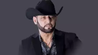 Durante su presentación Pancho Barraza fue atacado por el público y molestó confrontó al responsable, desatando una pelea