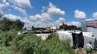 Personal de la Guardia Nacional acordonaron la zona para evitar que siguiera el saqueo