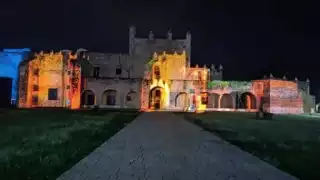 Las Noches de la Heroica Zací es una proyección de 22 minutos sobre los momentos históricos de la ciudad