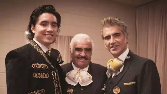 Alex Fernández recientemente llegó a 'Venga la Alegría' y sorprendió a TV Azteca, al hacer una fuerte confesión sobre el funeral de Vicente Fernández