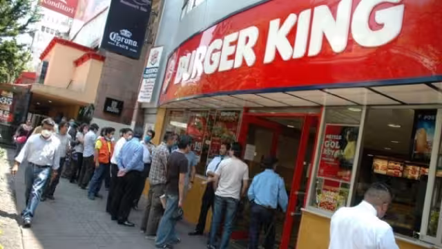 "Las mujeres pertenecen a la cocina" se lee en el primer hilo