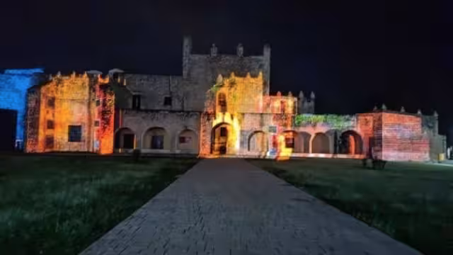 Las Noches de la Heroica Zací es una proyección de 22 minutos sobre los momentos históricos de la ciudad