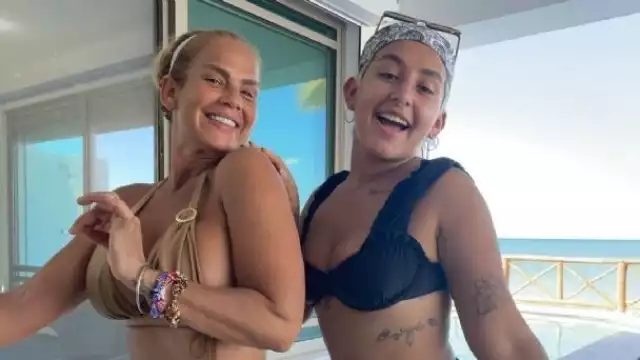 Niurka y Romina Marcos hacen el Thalía Challenge y terminan jalándose los cabellos