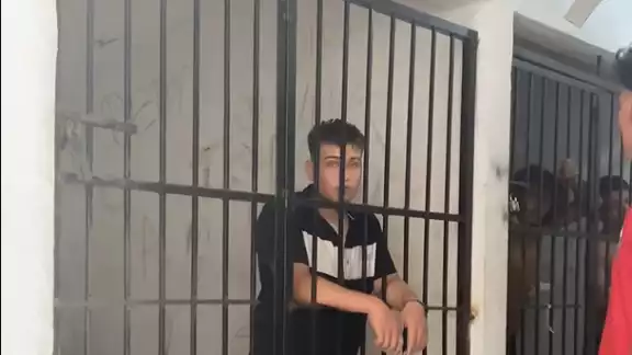 El joven fue agredido por policías, de acuerdo a su testimonio