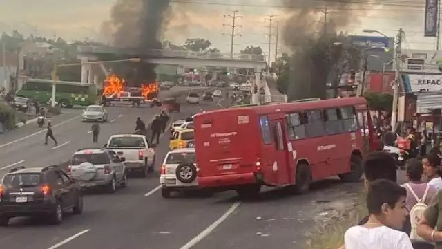 Como corte final, se tuvieron 14 vehículos calcinados, dos vehículos con impactos de arma de fuego y una persona más lesionada