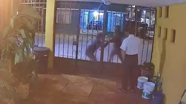 El momento del secuestro fue capturado en un video. Foto: Captura de pantalla
