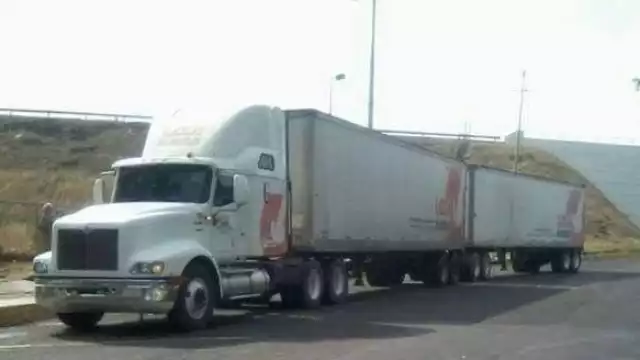 Policías interceptaron un camión en el entronque a Hoctún