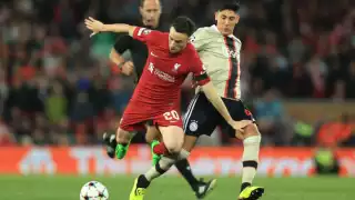 Edson Álvarez y Jorge Sánchez cayeron ante el Liverpool en Champions League