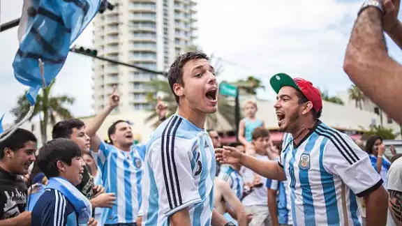 "Vendrán a Qatar como aficionados y asistentes a un torneo de fútbol y podrán hacer lo que haría cualquier otro ser humano"; expuso el presidente organizador del Mundial de Qatar 2022 "Vendrán a Qatar como aficionados y asistentes a un torneo de fútbol y podrán hacer lo que haría cualquier otro ser humano"; expuso el presidente organizador del Mundial de Qatar 2022