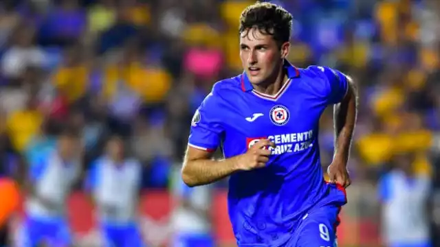 Santiago Giménez hará su debut en Feyenoord este sábado