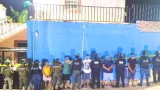 Cateos por narcomenudeo en Hopelchén dejan siete asegurados; hallan armas y presunta droga