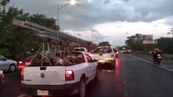 El tráfico volvió a colapsar en el periférico de Mérida El tráfico volvió a colapsar en el periférico de Mérida
