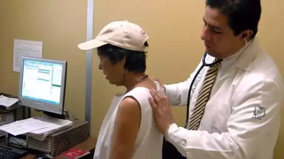 Autoridades de Salud recomiendan a la ciudadanía no exponerse a cambios bruscos de temperatura en esta época del año.