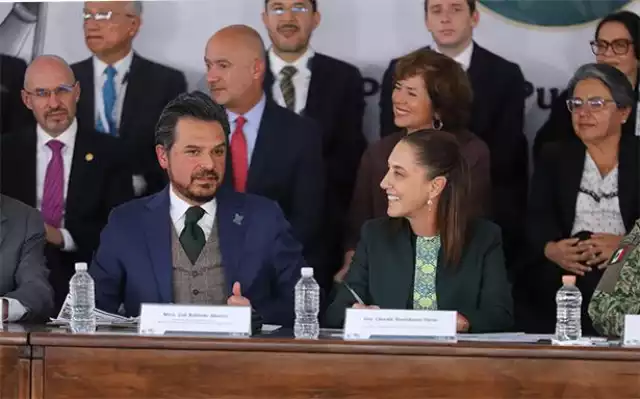 La Presidenta Sheinbaum estuvo acompañada por el director del IMSS.