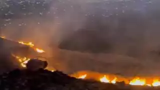Elementos de la Comisión Estatal Forestal trabaja en la zona para sofocar el fuego. Foto: Captura de Pantalla
