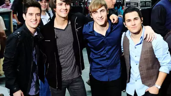 Como señal de apoyo a Big Time Rush, las fans también cambiaron su foto de perfil en sus redes sociales Como señal de apoyo a Big Time Rush, las fans también cambiaron su foto de perfil en sus redes sociales