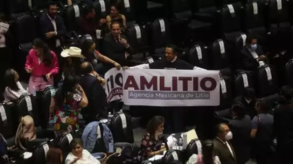 Los diputados de Morena aprovecharon su mayoría simple para aproba las reformas a la Ley Minera. Foto: Twitter Los diputados de Morena aprovecharon su mayoría simple para aproba las reformas a la Ley Minera. Foto: Twitter