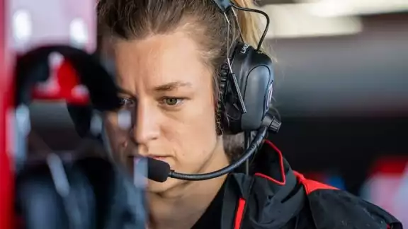 Haas rompe los estereotipos