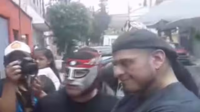 La disculpa se dio, luego de que Cibernético hiciera una declaración en redes sociales en la que dice que "por gente como él, luchadores moleros, es que se mancha la lucha libre"