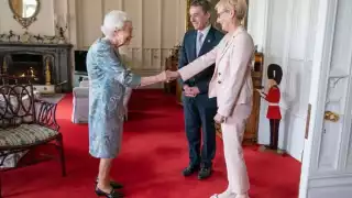 La reina Isabel II recibió al mandatario suizo y a su esposa en el castillo de Winsdor. Foto: AFP