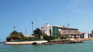 En la planta baja son expuestas réplicas de las bellezas naturales del lugar, como los flamingos y otras aves exóticas