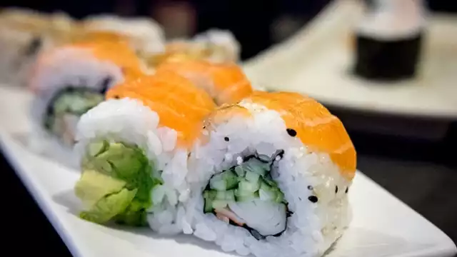 Siete cosas que no debes hacer al comer sushi