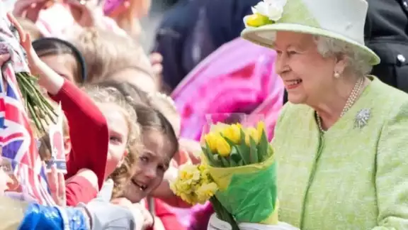 La reina Isabel ha sido felicitada por todo Reino Unido y mandatarios del mundo por su cumpleaños número 96 La reina Isabel ha sido felicitada por todo Reino Unido y mandatarios del mundo por su cumpleaños número 96