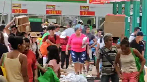 La rapiña ha llegado en Acapulco, ante la falta de insumos