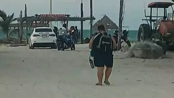 Vecinos indicaron que no es la primera vez que el joven de 22 años logra partir de su hogar sin ser descubierto por su familia