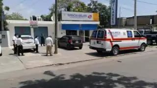 Farmacia ubicada en calzada del Centenario con calle Pucté, Chetumal