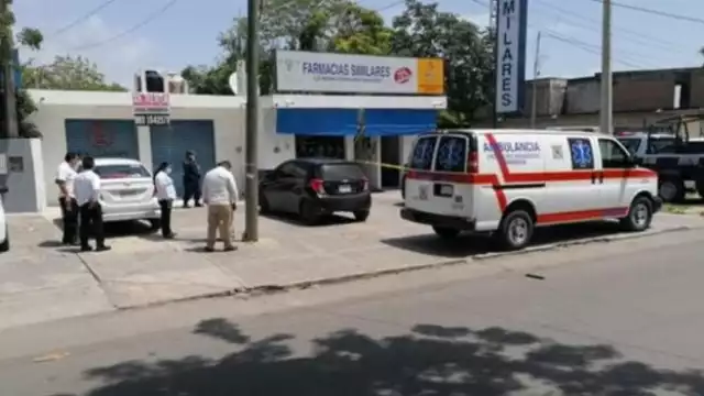 Farmacia ubicada en calzada del Centenario con calle Pucté, Chetumal