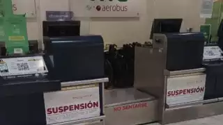 Los mostradores de la aerolínea lucieron con los sellos de suspensión