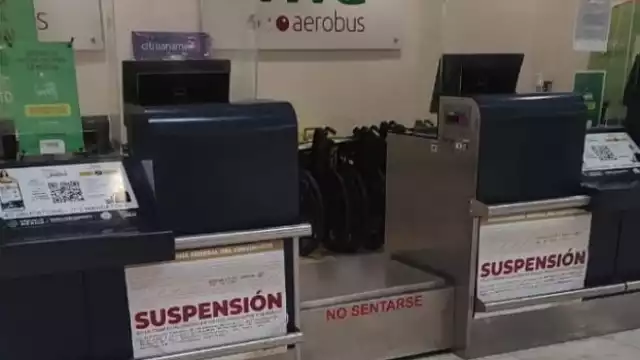 Los mostradores de la aerolínea lucieron con los sellos de suspensión