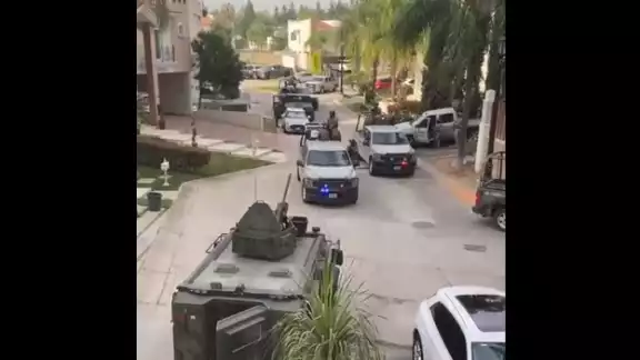 Tanques, patrullas y elementos armados, es el escenario que se vive actualmente en Zapopan Tanques, patrullas y elementos armados, es el escenario que se vive actualmente en Zapopan