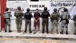 Cateos por presunto narcomenudeo en Ciudad del Carmen dejan una adolescente y un hombre asegurados
