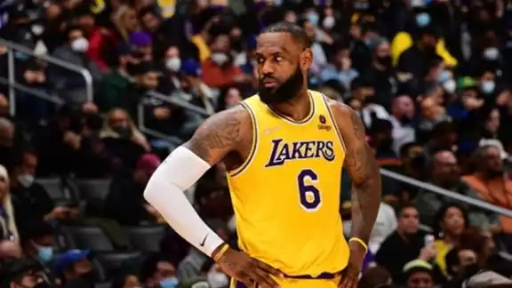 A sus 37 años, LeBron James volvió a escribir una página dorada dentro de su prolífica carrera