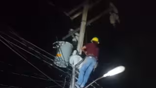 Se truena transformador y deja a varias colonias sin energía eléctrica en Sabancuy, Campeche