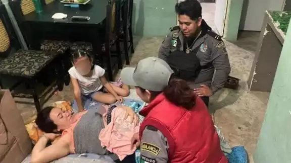 Ante la ausencia de su esposa la mujer tuvo que pedir auxilio a los veladores del lugar Ante la ausencia de su esposa la mujer tuvo que pedir auxilio a los veladores del lugar