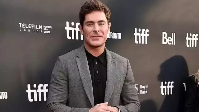 Zac Efron señaló que fueron malos ejercicios que le dejaron la mandíbula más ancha