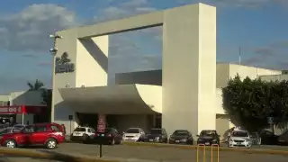 Explota tanque de gas en un restaurante de Plaza Fiesta en Mérida: EN VIVO