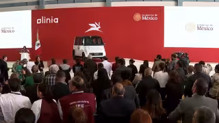 Sheinbaum presenta Olinia, el primer vehículo eléctrico desarrollado en México