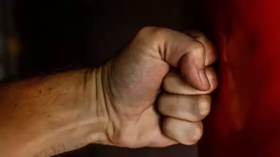 El hombre tiene prohibido acercarse a la víctima mientras dure el proceso El hombre tiene prohibido acercarse a la víctima mientras dure el proceso