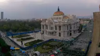 Desde el aire se puede la magnitud del contigente humano que  se congrega en la plaza de las Tres Culturas