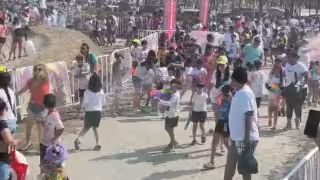 Carmelitas celebran con color el tradicional Martes de Pintadera en la Pista de Motocross