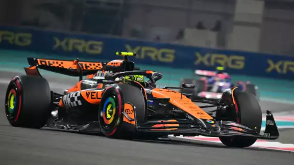 Lando en acción en la P2 de Abu Dabi Lando en acción en la P2 de Abu Dabi