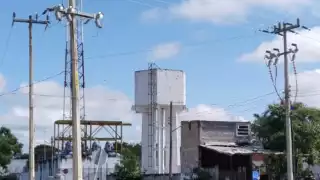Casas se quedan sin agua potable por falta de energía eléctrica en el poblado de Sabancuy