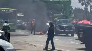 La carretera fue cerrada, luego de los oeprativos que las autoridades han realizado contra los acerraderos